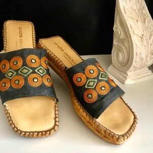 Pre-Owned Sandals Made in Spain Size 10 ( U.S. Size approx 9.5 to 10)